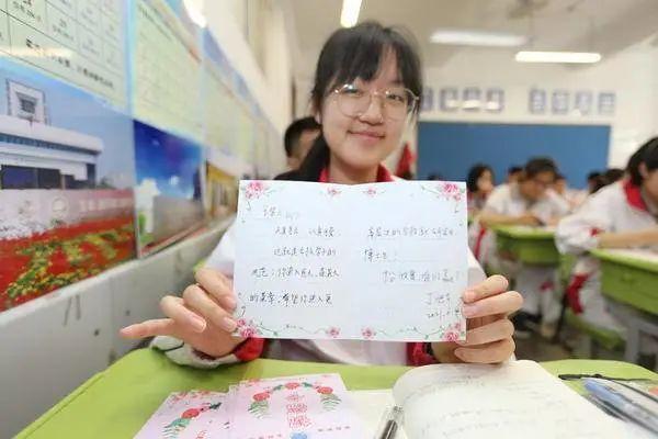  利物浦防线送礼送温暖给榜尾队  